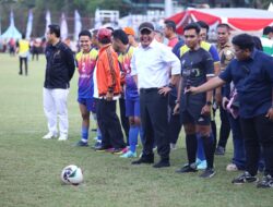 Sportivitas Demokrasi: Herman Deru Buka Turnamen Sepak Bola Antar Parpol Pertama di Indonesia