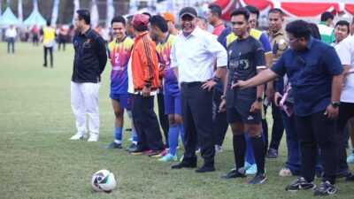 Sportivitas Demokrasi: Herman Deru Buka Turnamen Sepak Bola Antar Parpol Pertama di Indonesia