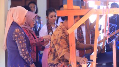Dukung Kain Tradisional, Dekranas Ajak Perajin Sumsel Lestarikan Teknik Manual di Tengah Gempuran Kain Printing