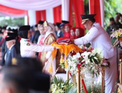 Wagub Cik Ujang Pimpin Upacara Penurunan Bendera HUT ke-80 RI di Palembang, Tekankan Pentingnya Persatuan dan Gotong Royong