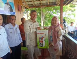 Anggota DPRD Sumsel H Aswan Mufti Serahkan Bantuan Alat Pembuat Minuman Pada Pengusaha UMKM di Ogan Ilir 