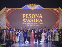 Ketua Dekranasda Feby Deru Tampilkan Inovasi Batik Sembagi dan Sulam Mudawaroh di Fashion Show Wastra Sumsel 2026