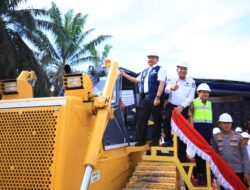 Gubernur Herman Deru Groundbreaking Jalan Hauling 10,46 Km di Muba, Dorong Ekonomi dan Keselamatan